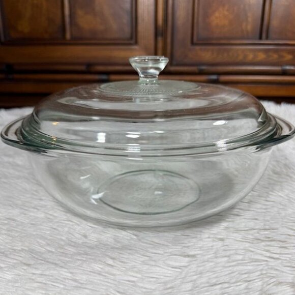 Vintage Pyrex Clear Round 2qt Baking Dish with Lid - Picture 3 of 7